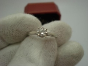 J0393

Cartier 卡地亞 四爪鑲 鑽戒 主鑽0.45ct 國際界圍9.5號圍 歐洲圍50號 

GIA F VVS2 N41350 54279B 重0.8錢 2.2mm*1.4mm 戒內直徑15.7mm PT950