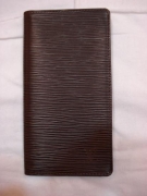L0307

LV  Louis Vuitton  咖啡色  長夾  

(打開量)長18cm*寬10cm  序號:BA0090  三大層紙鈔層可放六張卡片 