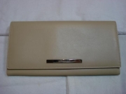 L0418
NINA RICCI 卡其色長型皮夾

號碼:20751/3D No1A2-46 A51-06

序號:20408/4K  2000年3月5號購買於麗晶店

有盒子 有保單

長:19CM 寬:2CM 高:9.6CM


