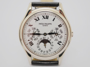 W1488
Patek Philippe 百達翡麗 3940G-025 18K白K金 自動上鍊機芯
原廠全薪鱷魚皮錶帶 原廠18K白K金摺疊扣 原廠保單
錶頭直徑不含龍頭36mm*長43.5mm 厚9mm
透明錶背 另有一個原廠後底蓋