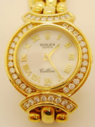 W1496 ROLEX 勞力士 Cellini 側里尼系列:5183 女用錶
原廠鑲有42粒鑽石於外表 全部原裝 總長15.5cm 錶頭長25mm 
錶頭寬(不含龍頭)23mm 厚6.5mm 錶帶寬11mm 厚3.5mm
手錶共重60公克