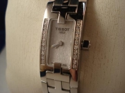 W0816

TISSOT 天梭  兩排鑽 長方形 白鋼 石英機芯 女用錶

全部原裝 有盒子保單 2006/12/19購買

錶頭寬(不含龍頭):14mm 厚度:6mm 錶頭總長:30mm